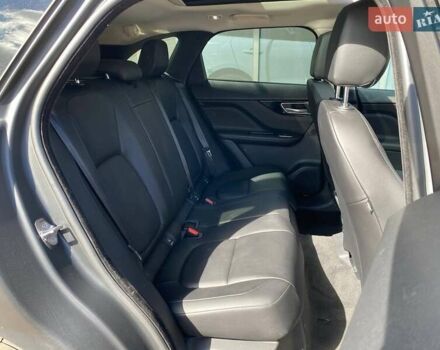 Белый Ягуар Ф-Пейс, объемом двигателя 2 л и пробегом 120 тыс. км за 22900 $, фото 18 на Automoto.ua