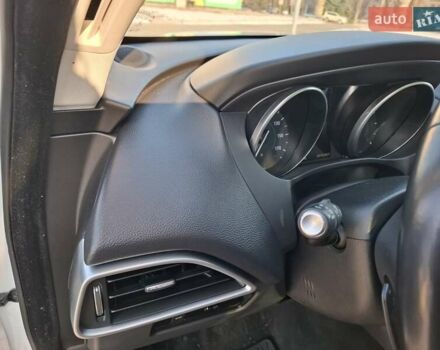 Білий Ягуар Ф-Пейс, об'ємом двигуна 2 л та пробігом 122 тис. км за 24400 $, фото 11 на Automoto.ua