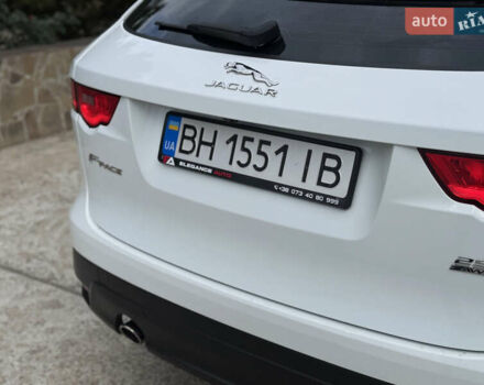 Білий Ягуар Ф-Пейс, об'ємом двигуна 2 л та пробігом 100 тис. км за 25700 $, фото 25 на Automoto.ua