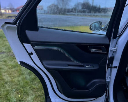 Белый Ягуар Ф-Пейс, объемом двигателя 3 л и пробегом 160 тыс. км за 25500 $, фото 17 на Automoto.ua