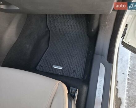 Білий Ягуар Ф-Пейс, об'ємом двигуна 2 л та пробігом 122 тис. км за 24400 $, фото 22 на Automoto.ua