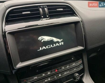 Белый Ягуар Ф-Пейс, объемом двигателя 2 л и пробегом 102 тыс. км за 24500 $, фото 30 на Automoto.ua