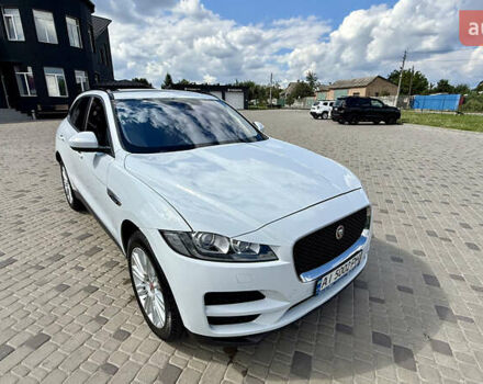 Белый Ягуар Ф-Пейс, объемом двигателя 2 л и пробегом 128 тыс. км за 23700 $, фото 5 на Automoto.ua