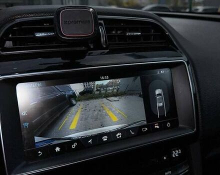 Белый Ягуар Ф-Пейс, объемом двигателя 2 л и пробегом 96 тыс. км за 38000 $, фото 3 на Automoto.ua