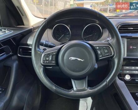 Белый Ягуар Ф-Пейс, объемом двигателя 2 л и пробегом 120 тыс. км за 22900 $, фото 12 на Automoto.ua