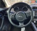 Белый Ягуар Ф-Пейс, объемом двигателя 2 л и пробегом 120 тыс. км за 22900 $, фото 12 на Automoto.ua