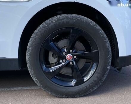 Белый Ягуар Ф-Пейс, объемом двигателя 2 л и пробегом 120 тыс. км за 23900 $, фото 16 на Automoto.ua