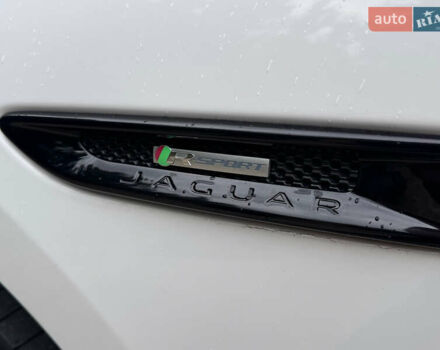Білий Ягуар Ф-Пейс, об'ємом двигуна 2 л та пробігом 100 тис. км за 25700 $, фото 74 на Automoto.ua