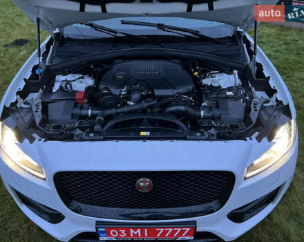 Белый Ягуар Ф-Пейс, объемом двигателя 3 л и пробегом 160 тыс. км за 25500 $, фото 45 на Automoto.ua