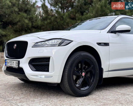 Білий Ягуар Ф-Пейс, об'ємом двигуна 2 л та пробігом 100 тис. км за 25700 $, фото 2 на Automoto.ua