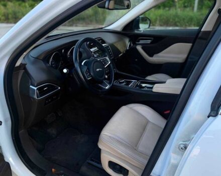 Белый Ягуар Ф-Пейс, объемом двигателя 0 л и пробегом 49 тыс. км за 22990 $, фото 9 на Automoto.ua