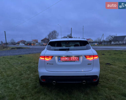 Белый Ягуар Ф-Пейс, объемом двигателя 3 л и пробегом 160 тыс. км за 25500 $, фото 9 на Automoto.ua