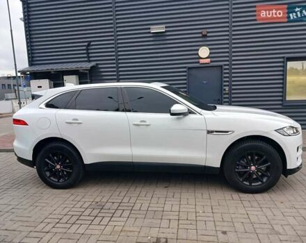 Белый Ягуар Ф-Пейс, объемом двигателя 2 л и пробегом 102 тыс. км за 24500 $, фото 4 на Automoto.ua