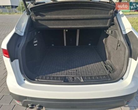 Білий Ягуар Ф-Пейс, об'ємом двигуна 2 л та пробігом 122 тис. км за 24400 $, фото 64 на Automoto.ua