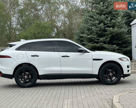 Білий Ягуар Ф-Пейс, об'ємом двигуна 2 л та пробігом 118 тис. км за 27499 $, фото 2 на Automoto.ua