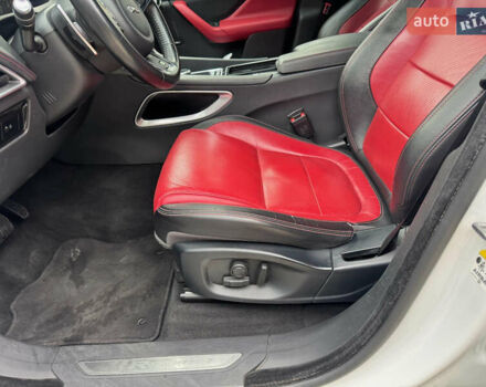 Білий Ягуар Ф-Пейс, об'ємом двигуна 2 л та пробігом 100 тис. км за 25700 $, фото 44 на Automoto.ua