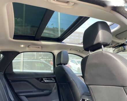 Белый Ягуар Ф-Пейс, объемом двигателя 2 л и пробегом 120 тыс. км за 23900 $, фото 21 на Automoto.ua