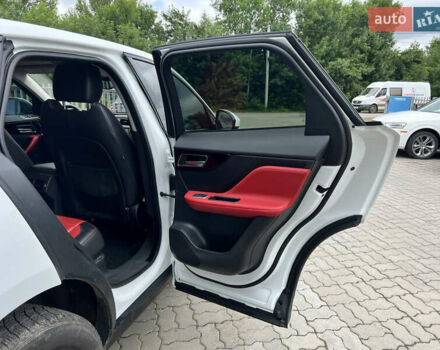 Білий Ягуар Ф-Пейс, об'ємом двигуна 2 л та пробігом 177 тис. км за 28990 $, фото 25 на Automoto.ua