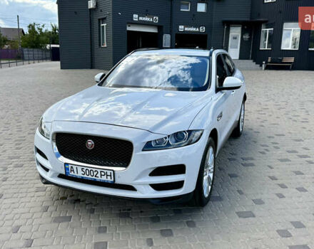 Белый Ягуар Ф-Пейс, объемом двигателя 2 л и пробегом 128 тыс. км за 23700 $, фото 4 на Automoto.ua