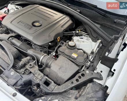 Білий Ягуар Ф-Пейс, об'ємом двигуна 2 л та пробігом 100 тис. км за 25700 $, фото 77 на Automoto.ua