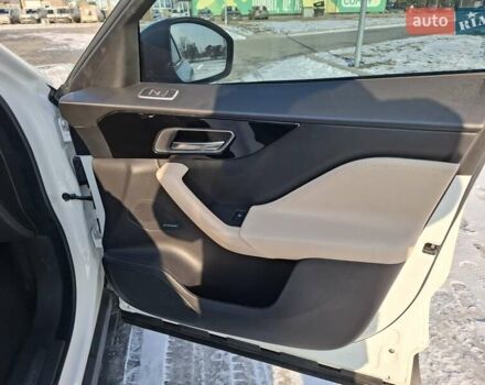 Білий Ягуар Ф-Пейс, об'ємом двигуна 2 л та пробігом 122 тис. км за 24400 $, фото 20 на Automoto.ua