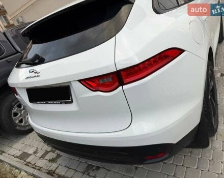 Белый Ягуар Ф-Пейс, объемом двигателя 2 л и пробегом 96 тыс. км за 38000 $, фото 20 на Automoto.ua