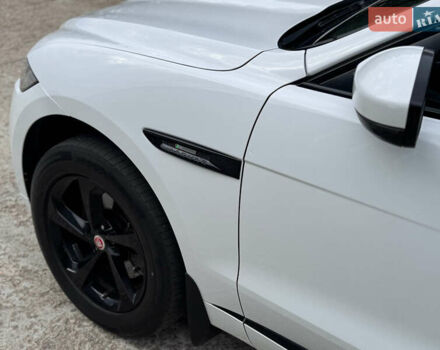 Білий Ягуар Ф-Пейс, об'ємом двигуна 2 л та пробігом 100 тис. км за 25700 $, фото 18 на Automoto.ua
