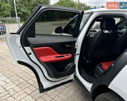 Білий Ягуар Ф-Пейс, об'ємом двигуна 2 л та пробігом 177 тис. км за 28990 $, фото 22 на Automoto.ua
