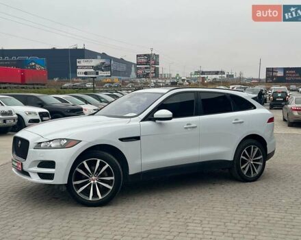 Белый Ягуар Ф-Пейс, объемом двигателя 2 л и пробегом 129 тыс. км за 25590 $, фото 2 на Automoto.ua