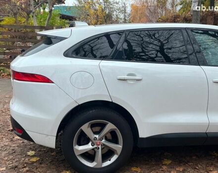 Белый Ягуар Ф-Пейс, объемом двигателя 2 л и пробегом 80 тыс. км за 25990 $, фото 13 на Automoto.ua