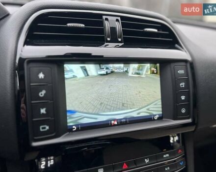 Белый Ягуар Ф-Пейс, объемом двигателя 3 л и пробегом 140 тыс. км за 21500 $, фото 48 на Automoto.ua