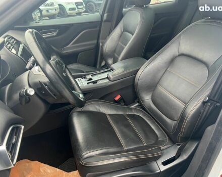 Белый Ягуар Ф-Пейс, объемом двигателя 2 л и пробегом 129 тыс. км за 25590 $, фото 21 на Automoto.ua