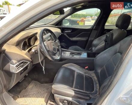 Білий Ягуар Ф-Пейс, об'ємом двигуна 2 л та пробігом 128 тис. км за 9500 $, фото 11 на Automoto.ua
