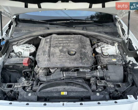 Білий Ягуар Ф-Пейс, об'ємом двигуна 2 л та пробігом 109 тис. км за 24999 $, фото 4 на Automoto.ua