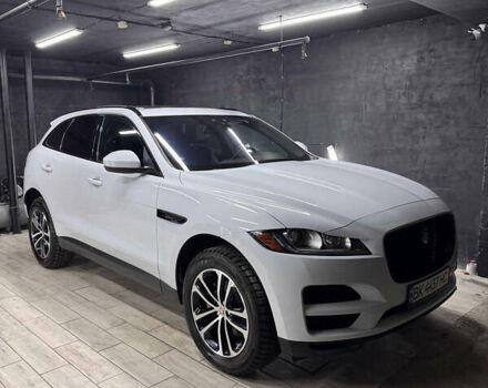 Белый Ягуар Ф-Пейс, объемом двигателя 2 л и пробегом 49 тыс. км за 24000 $, фото 18 на Automoto.ua