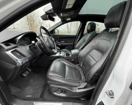 Белый Ягуар Ф-Пейс, объемом двигателя 2 л и пробегом 120 тыс. км за 25500 $, фото 10 на Automoto.ua