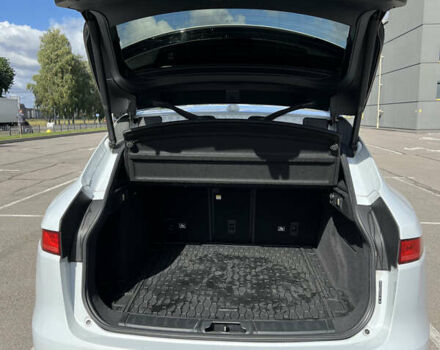 Білий Ягуар Ф-Пейс, об'ємом двигуна 3 л та пробігом 93 тис. км за 29500 $, фото 13 на Automoto.ua