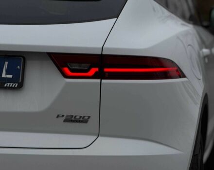 Белый Ягуар Ф-Пейс, объемом двигателя 2 л и пробегом 120 тыс. км за 25500 $, фото 9 на Automoto.ua