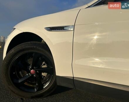 Білий Ягуар Ф-Пейс, об'ємом двигуна 2 л та пробігом 78 тис. км за 34200 $, фото 9 на Automoto.ua