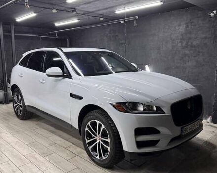 Белый Ягуар Ф-Пейс, объемом двигателя 2 л и пробегом 49 тыс. км за 27000 $, фото 18 на Automoto.ua