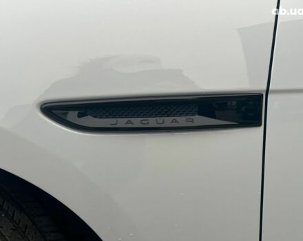 Белый Ягуар Ф-Пейс, объемом двигателя 2 л и пробегом 129 тыс. км за 25590 $, фото 5 на Automoto.ua