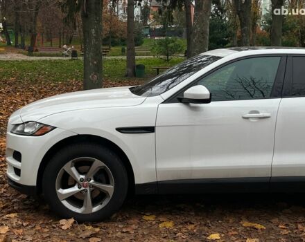 Белый Ягуар Ф-Пейс, объемом двигателя 2 л и пробегом 80 тыс. км за 25990 $, фото 6 на Automoto.ua