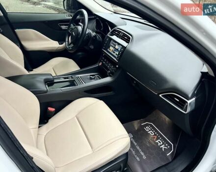 Белый Ягуар Ф-Пейс, объемом двигателя 3 л и пробегом 140 тыс. км за 21500 $, фото 34 на Automoto.ua