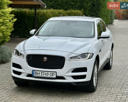 Білий Ягуар Ф-Пейс, об'ємом двигуна 2 л та пробігом 70 тис. км за 24700 $, фото 11 на Automoto.ua
