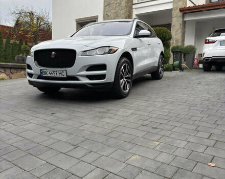 Белый Ягуар Ф-Пейс, объемом двигателя 2 л и пробегом 49 тыс. км за 24000 $, фото 2 на Automoto.ua