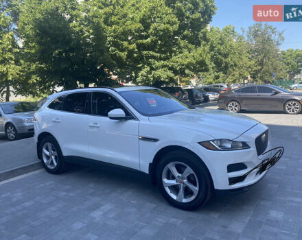 Белый Ягуар Ф-Пейс, объемом двигателя 2 л и пробегом 56 тыс. км за 30000 $, фото 4 на Automoto.ua