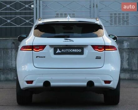 Белый Ягуар Ф-Пейс, объемом двигателя 2 л и пробегом 40 тыс. км за 29500 $, фото 5 на Automoto.ua