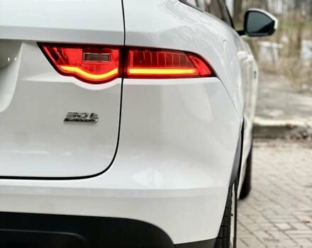 Белый Ягуар Ф-Пейс, объемом двигателя 3 л и пробегом 140 тыс. км за 21500 $, фото 14 на Automoto.ua