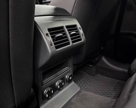 Белый Ягуар Ф-Пейс, объемом двигателя 2 л и пробегом 49 тыс. км за 27000 $, фото 17 на Automoto.ua