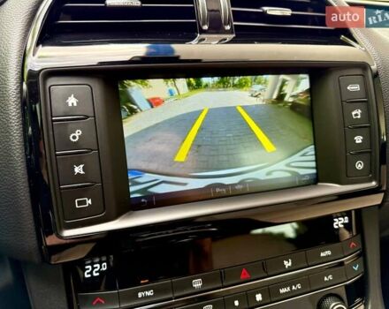 Білий Ягуар Ф-Пейс, об'ємом двигуна 2 л та пробігом 140 тис. км за 21900 $, фото 44 на Automoto.ua